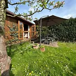 Tiny House Mit Garten In See-naehe דירה Tauche